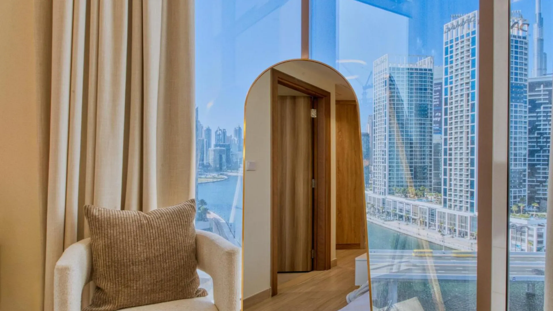 2Br Apt In Business Bay With Iconic Burj Khalifa And Dubai Canal Views
